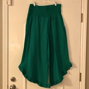 Beautiful green flowy palazzo style pants, elastic waist, ruffled bottom, XL